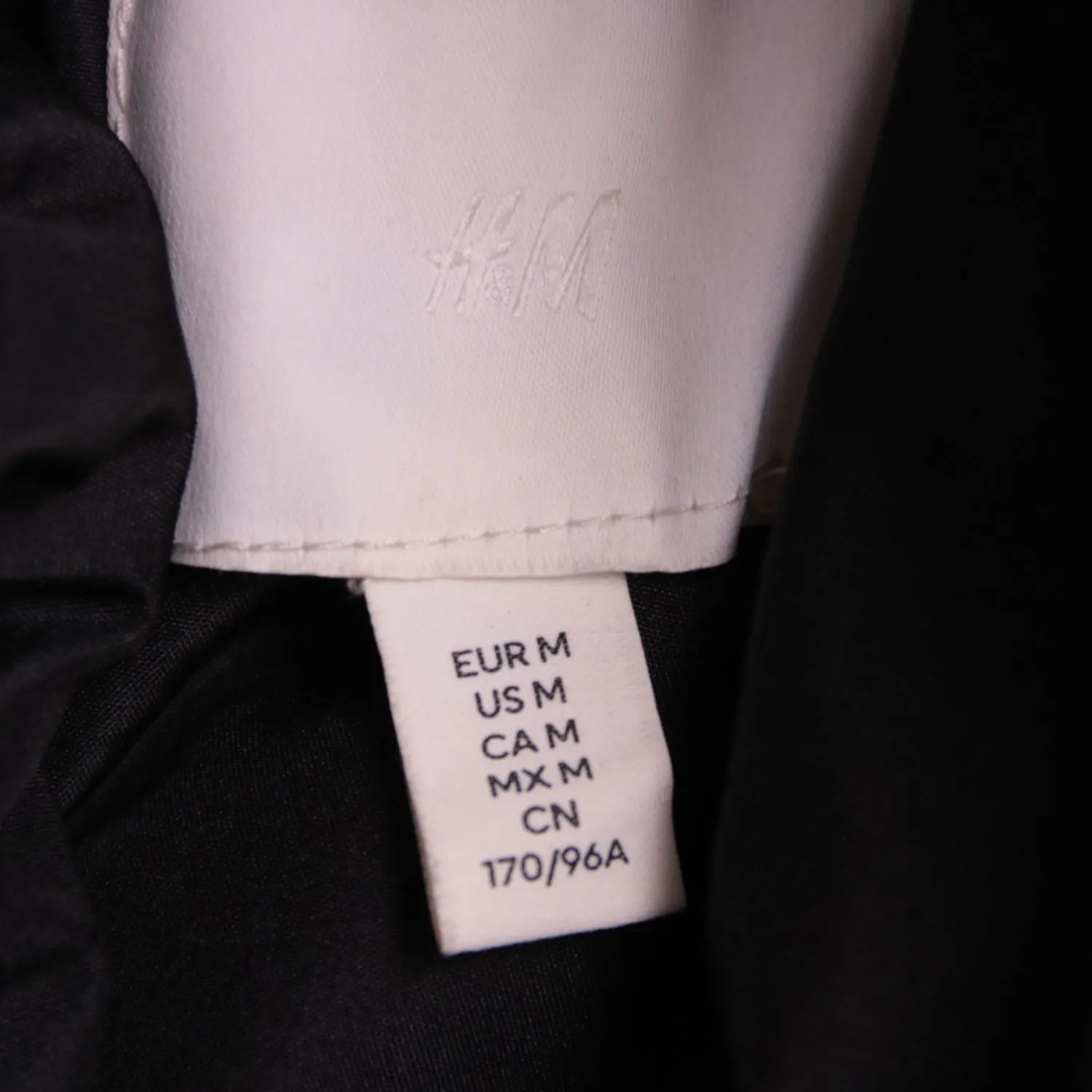 Чёрный бомбер H&M с карманом на молнии, размер 48 (M)