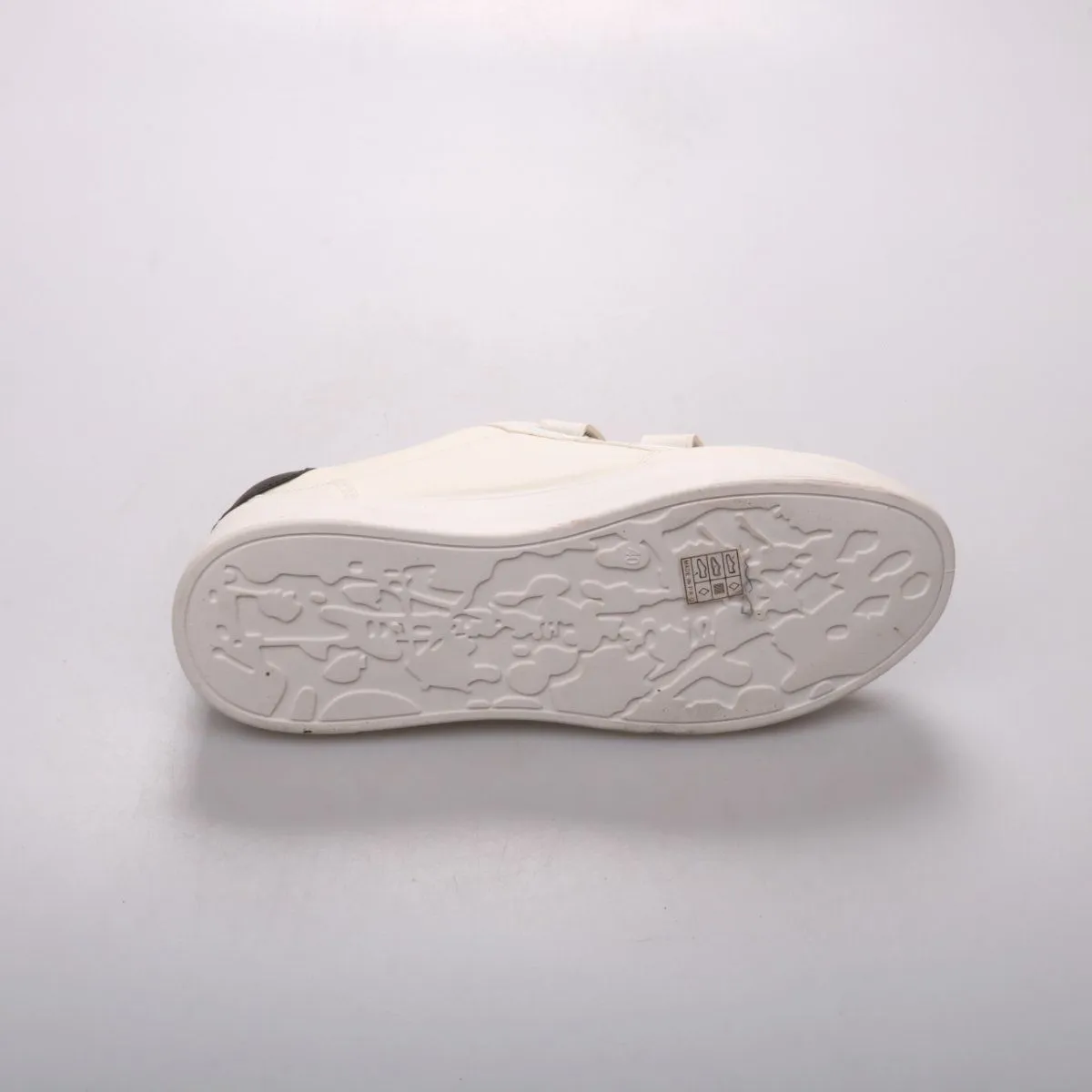 кроссовки Besty